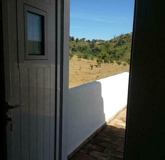 标准三人间, Casa Da Osga