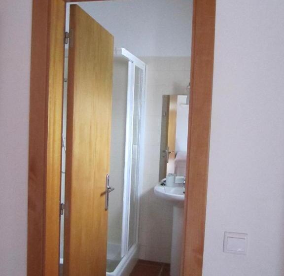 标准三人间, Casa Da Osga