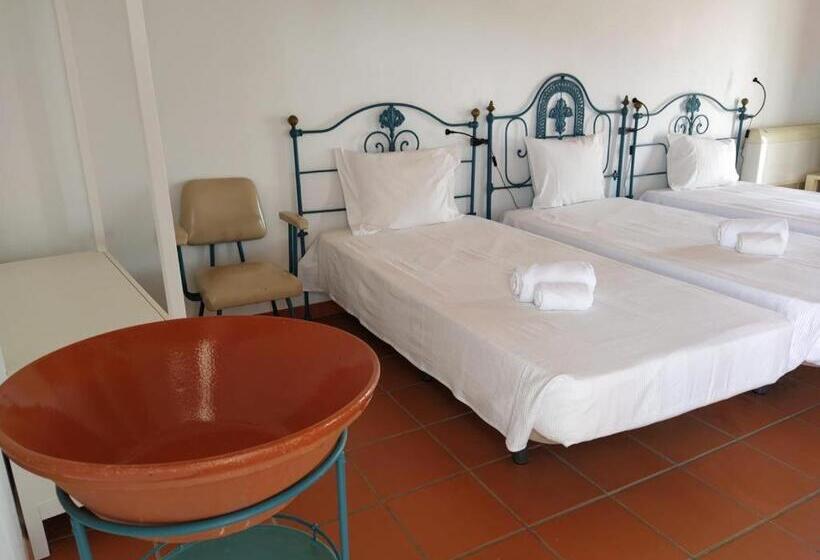 标准三人间, Casa Da Osga