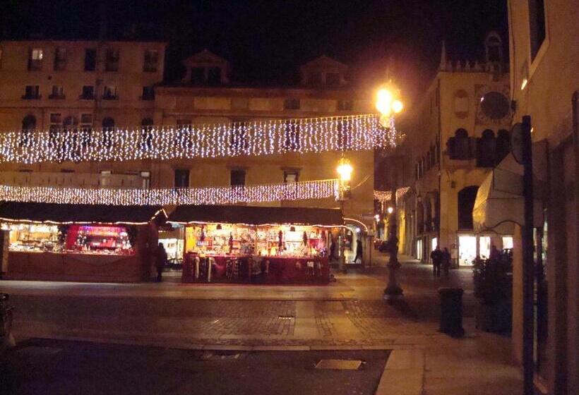 标准三人间外部浴室, Cristina House