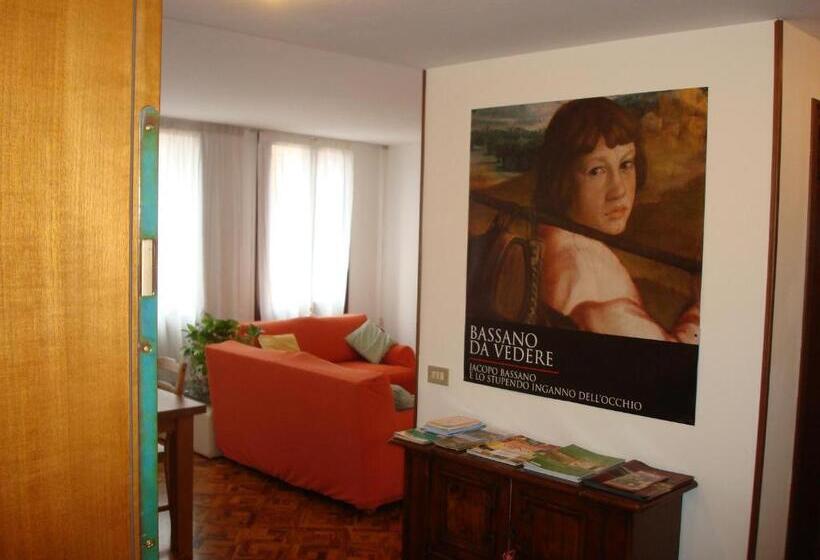 标准三人间外部浴室, Cristina House