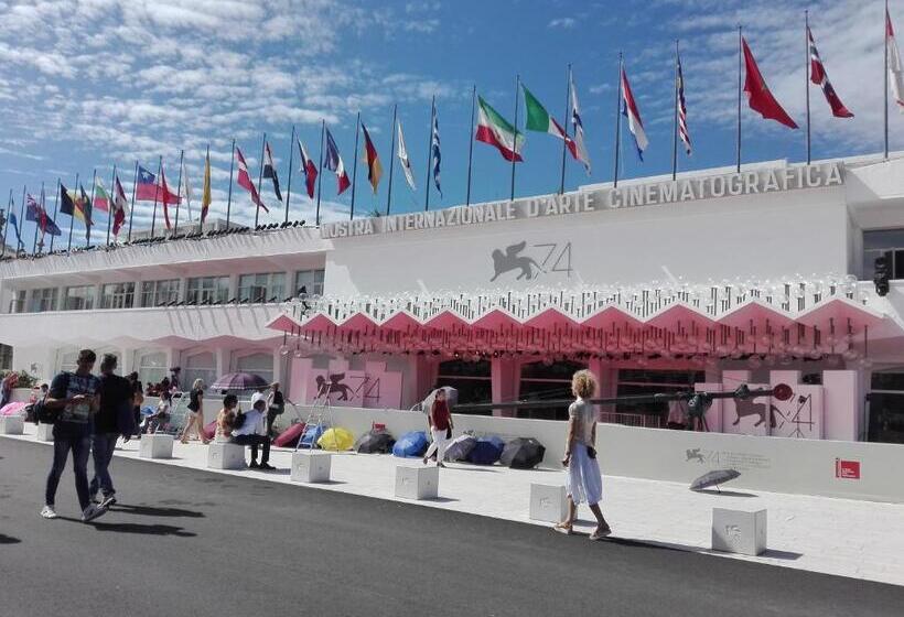 سوییت خانوادگی, L Antico Lido Venice