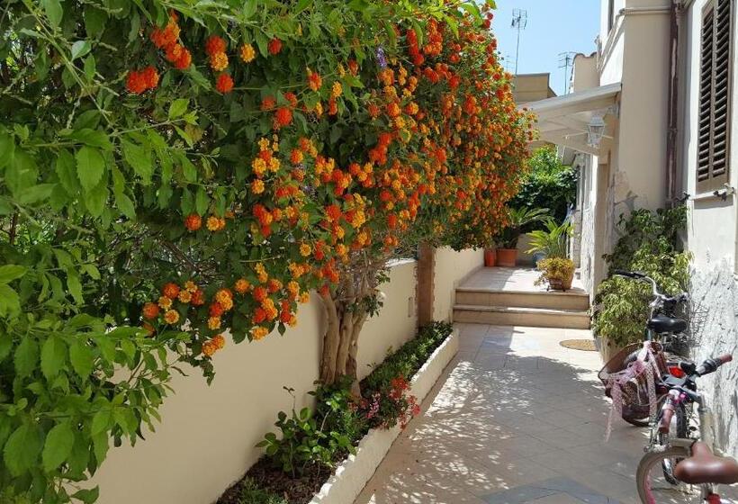 带露台的标准房间, Quattro Stelle Al Porto Guest House