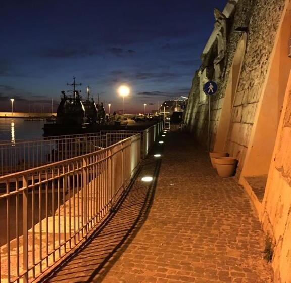 带露台的标准房间, Quattro Stelle Al Porto Guest House