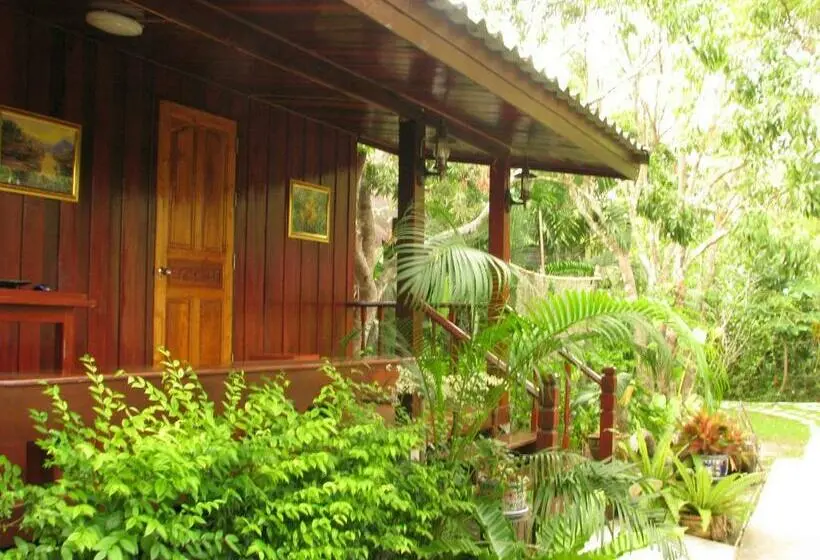 اتاق استاندارد سه نفره, Baansuan Lychee Maeklong Resort Ampawa