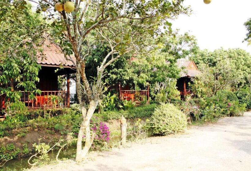 Дом 1 Спальня, Baansuan Lychee Maeklong Resort Ampawa