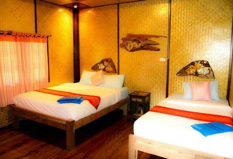 Номер Стандарт Трехместный, Baansuan Lychee Maeklong Resort Ampawa