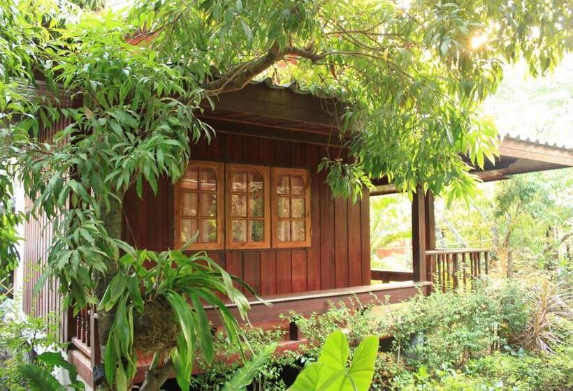 Номер Стандарт Трехместный, Baansuan Lychee Maeklong Resort Ampawa