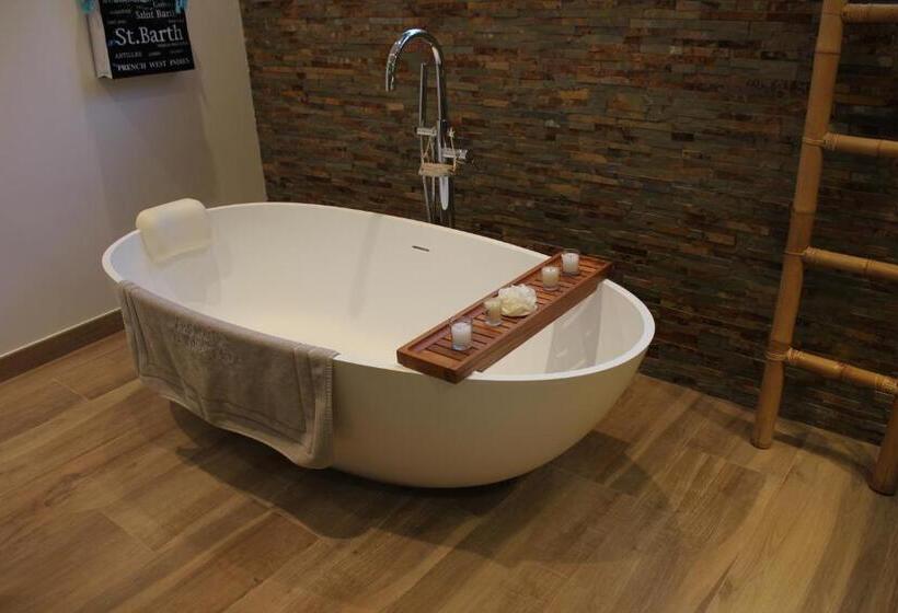 חדר סטנדרט נוף לבריכה, B&b Les Voiles De Valescure Chambres D Hôtes Et Son Espace Bien être