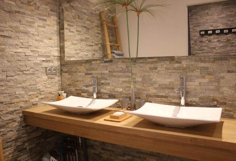 غرفة قياسية مطلّة علي حمام السباحة, B&b Les Voiles De Valescure Chambres D Hôtes Et Son Espace Bien être