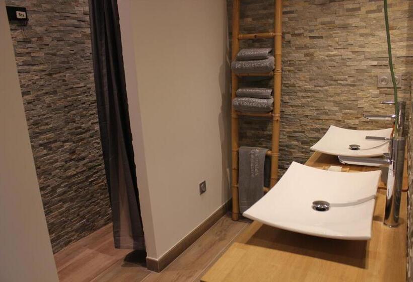 חדר סטנדרט נוף לבריכה, B&b Les Voiles De Valescure Chambres D Hôtes Et Son Espace Bien être