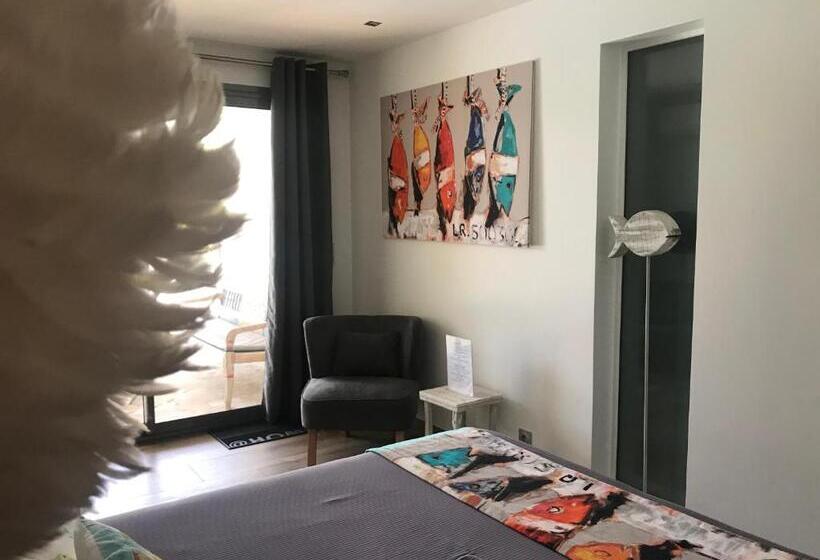 חדר סטנדרט נוף לבריכה, B&b Les Voiles De Valescure Chambres D Hôtes Et Son Espace Bien être