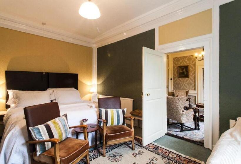 חדר משפחתי דלוקס, Inglewood House