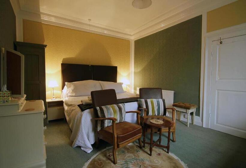 חדר משפחתי דלוקס, Inglewood House