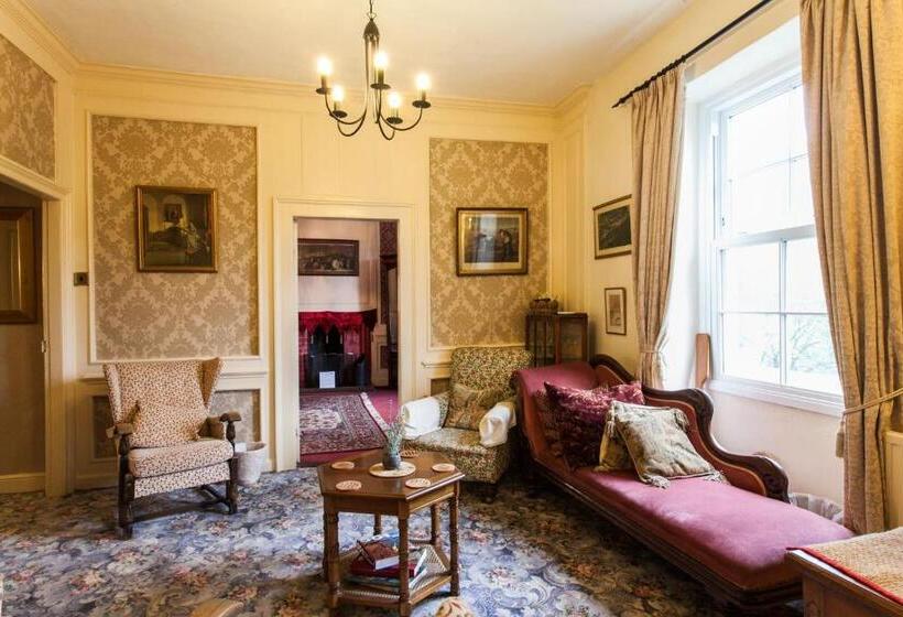 חדר משפחתי דלוקס, Inglewood House