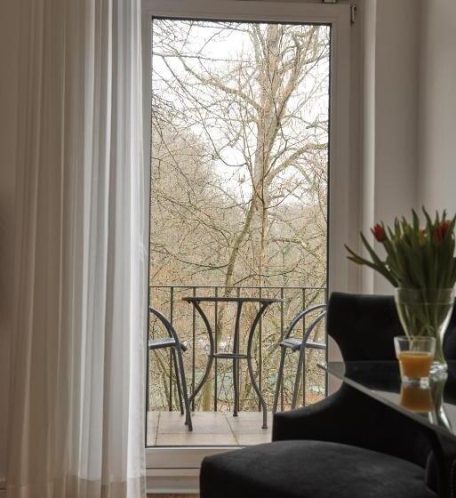 스탠다드 룸, Burgfeld