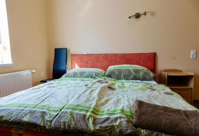 דירת חדר בקומת קרקע, Csetáj Vendégház