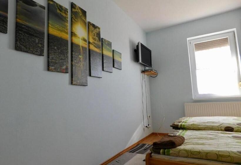 דירת חדר בקומת קרקע, Csetáj Vendégház