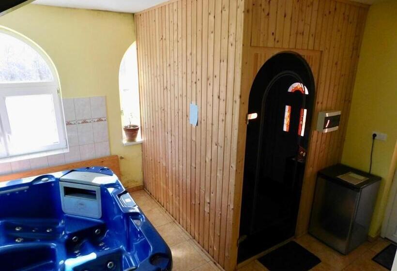 בית, 4 חדרי שינה, Csetáj Vendégház