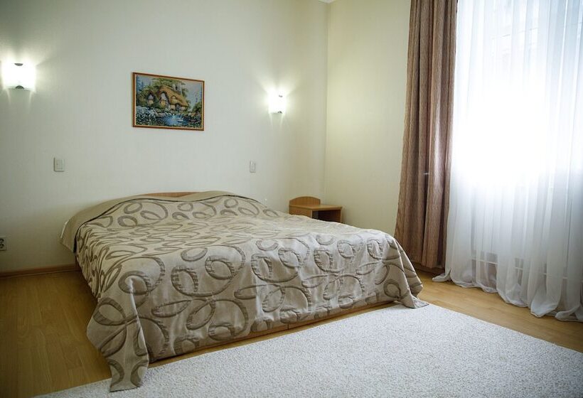 Номер Стандарт, Fifth Corner