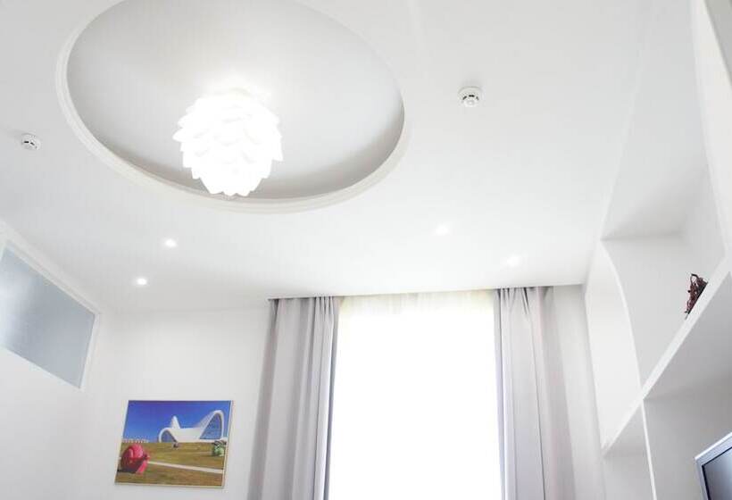 Люкс, Fifth Corner