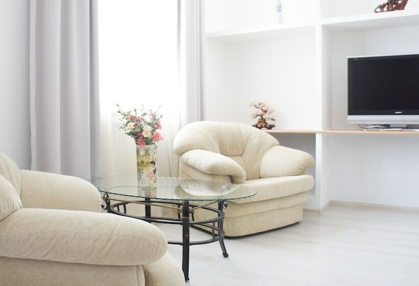 Люкс, Fifth Corner