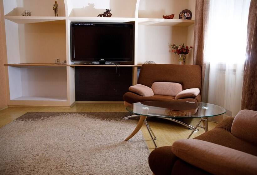 Люкс, Fifth Corner