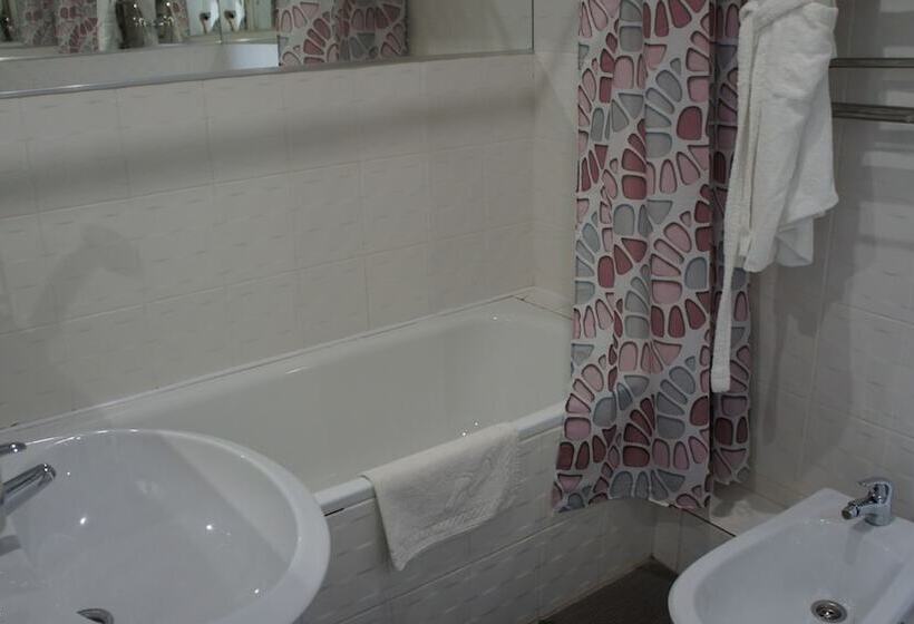 Люкс, Fifth Corner