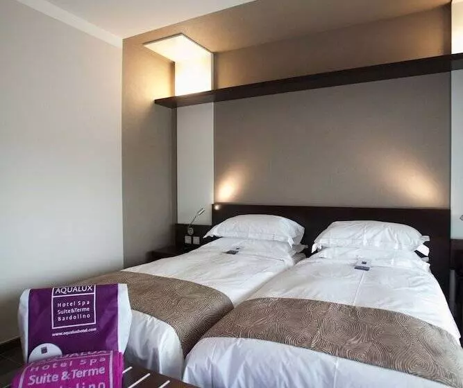 Standard Kolmen Hengen Huone Allasnäkymä, Aqualux Hotel Spa Suite & Terme