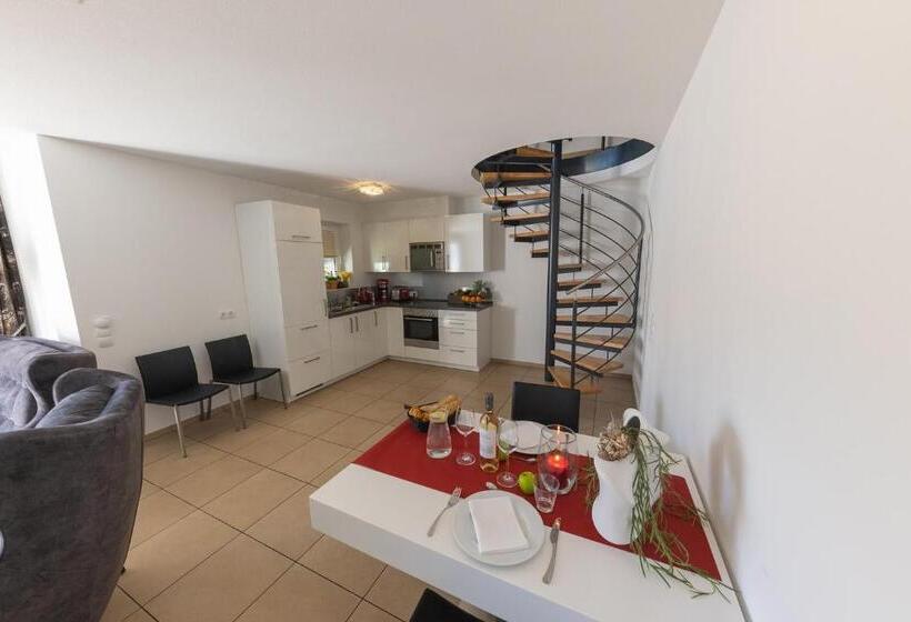 Люкс, Boardinghouse Home   Adults Only