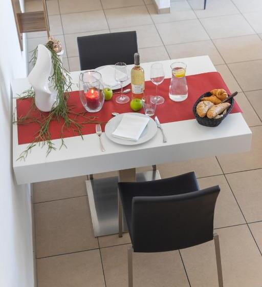 Люкс, Boardinghouse Home   Adults Only