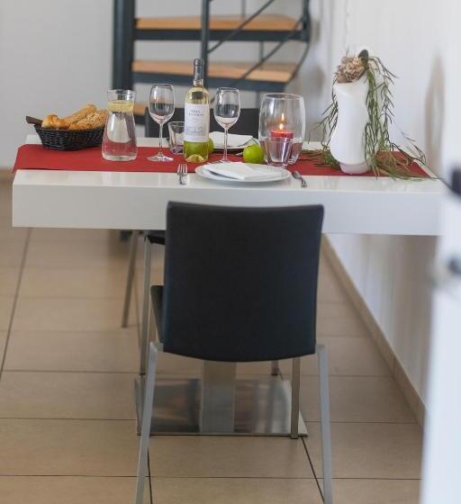 Люкс, Boardinghouse Home   Adults Only