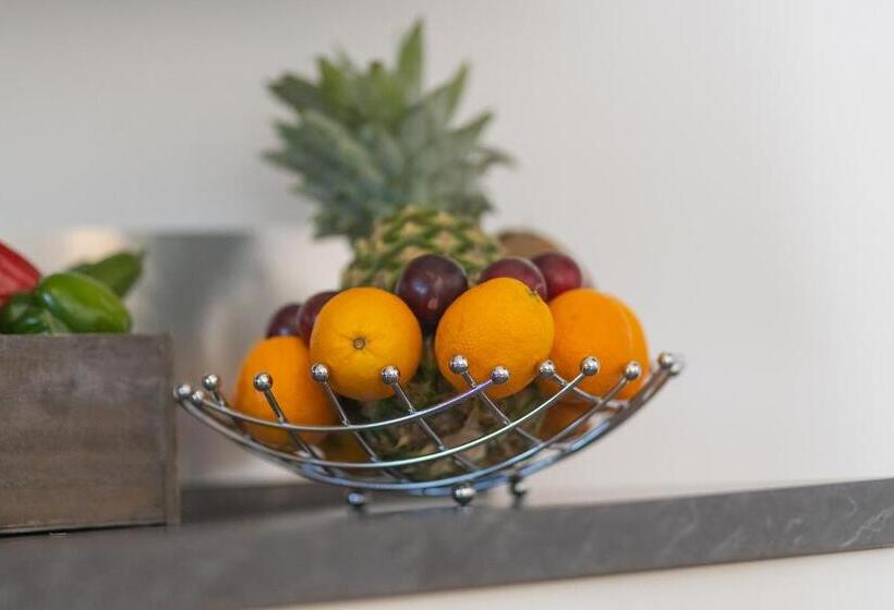 Люкс, Boardinghouse Home   Adults Only