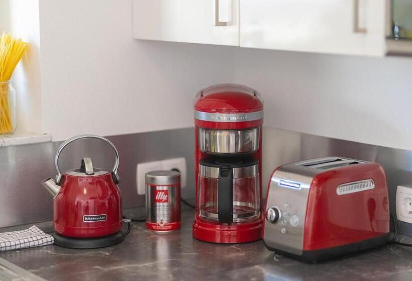 Люкс, Boardinghouse Home   Adults Only