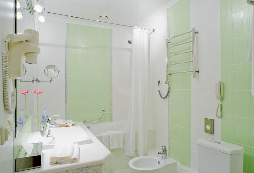 جناح, Complex Grinn