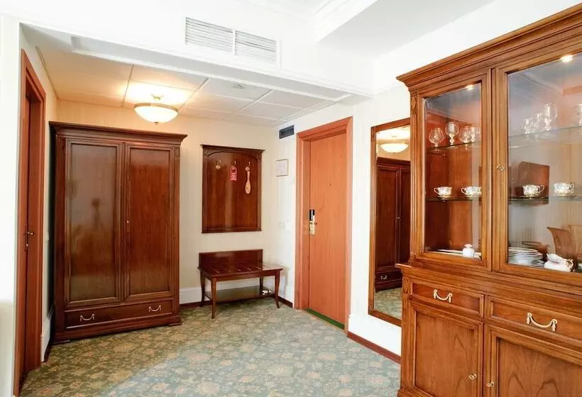 Suite, Complex Grinn