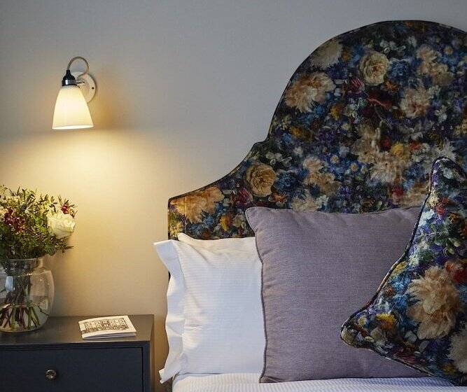 Номер Стандарт, Hertford House