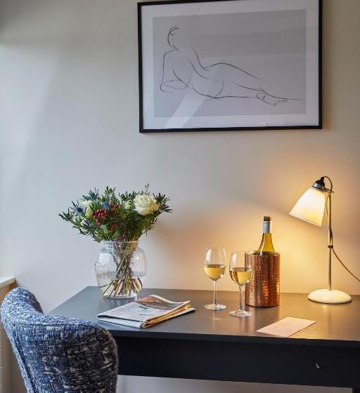 Номер Стандарт, Hertford House