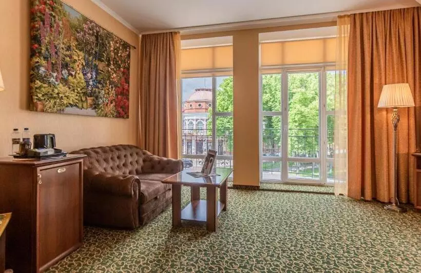 اتاق لوکس با چشم‌انداز, Premier Hotel Palazzo