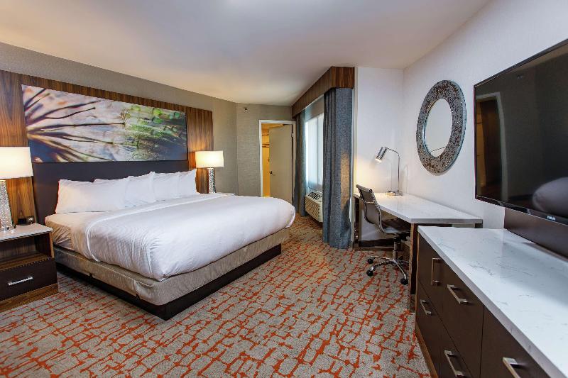 キングサイズベッドのスイートルーム, Quality Inn & Suites Atlanta Airport South