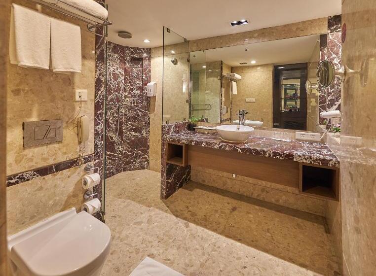 Королевский Номер, Royal Orchid Central Grazia Navi Mumbai