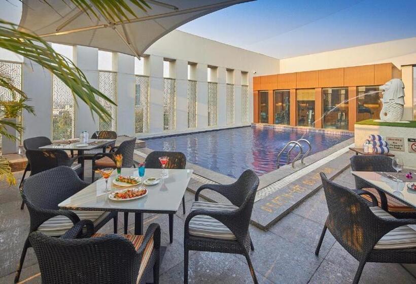 Номер Deluxe, Royal Orchid Central Grazia Navi Mumbai