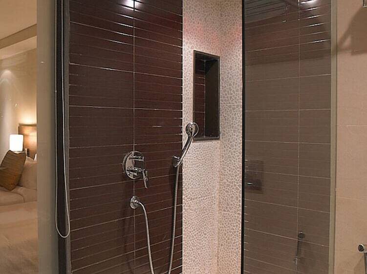 Номер Клуб, Royal Orchid Central Grazia Navi Mumbai