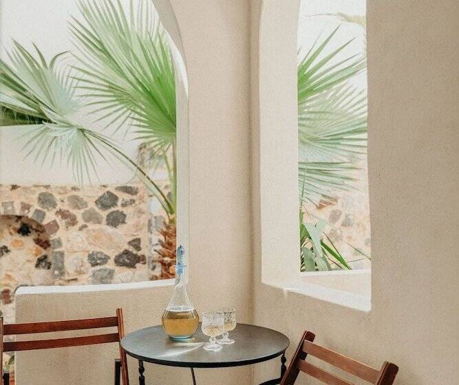 이코노미 룸, The Boathouse