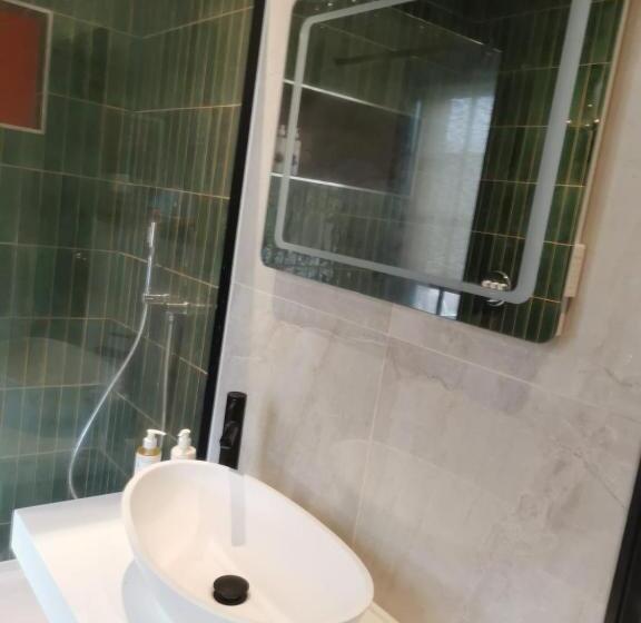 스위트 킹사이즈 침대, The Peat Spade Inn