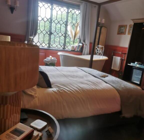 스위트 킹사이즈 침대, The Peat Spade Inn