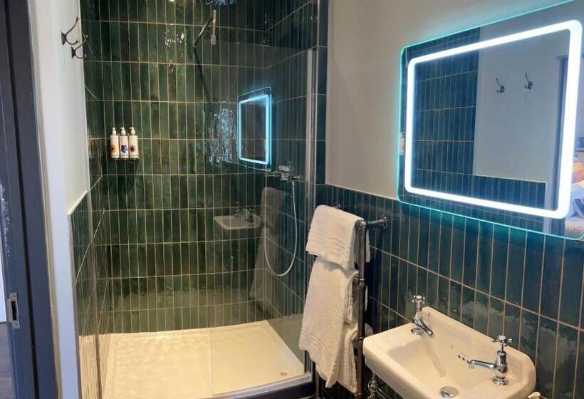 디럭스 룸 킹사이즈 침대, The Peat Spade Inn