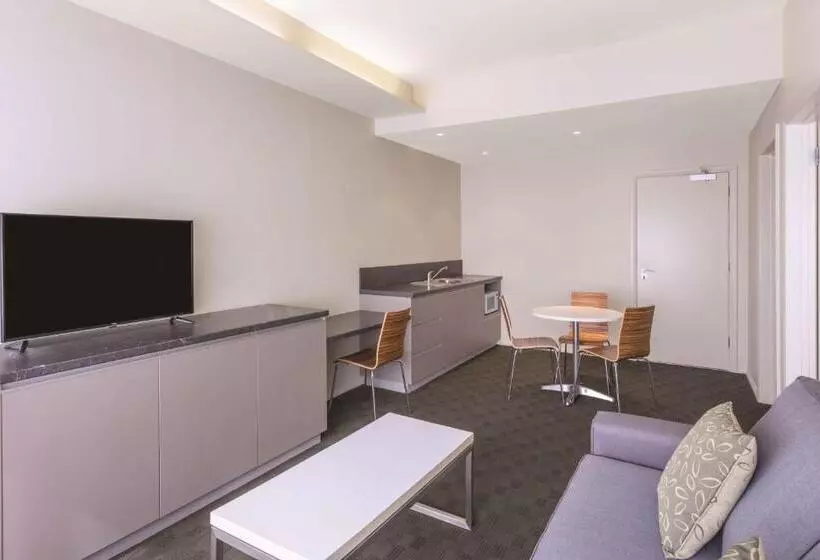 سوییت اجرایی, Travelodge Hotel Hobart Airport