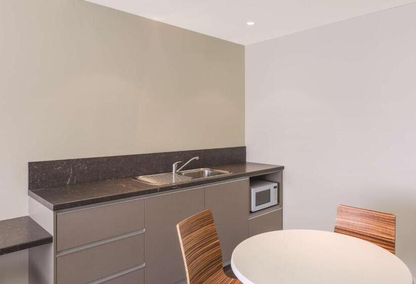 이그제큐티브 스위트, Travelodge Hotel Hobart Airport