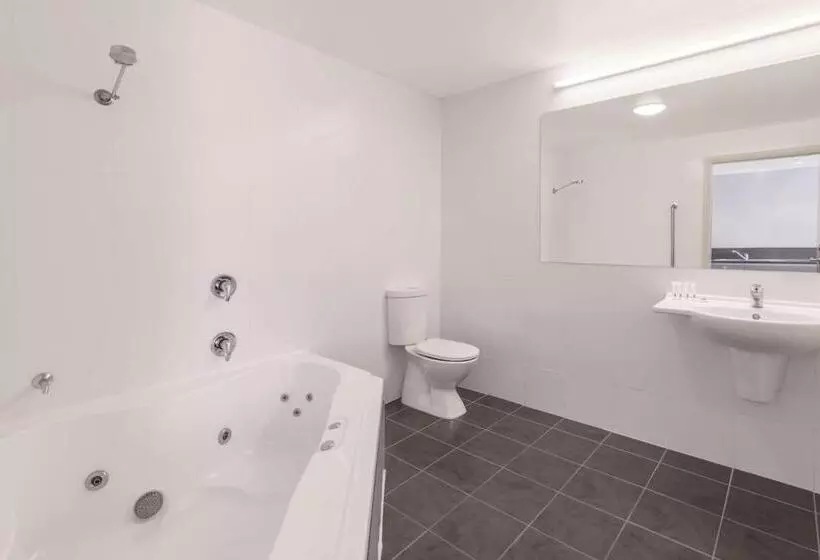 سوییت اجرایی, Travelodge Hotel Hobart Airport